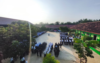 Bukan Sekadar Upacara, Pesan Ini Mengingatkan Siswa MTsN 2 Lampung Tengah untuk Tak Menunda Shalat