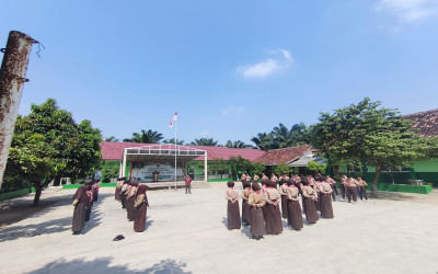 Jumat Siang Anti Rebahan! Pasukan Kusuma Yudha & Wijaya Kusuma MTsN 2 Lampung tengah Pilih Berkeringat latihan rutin